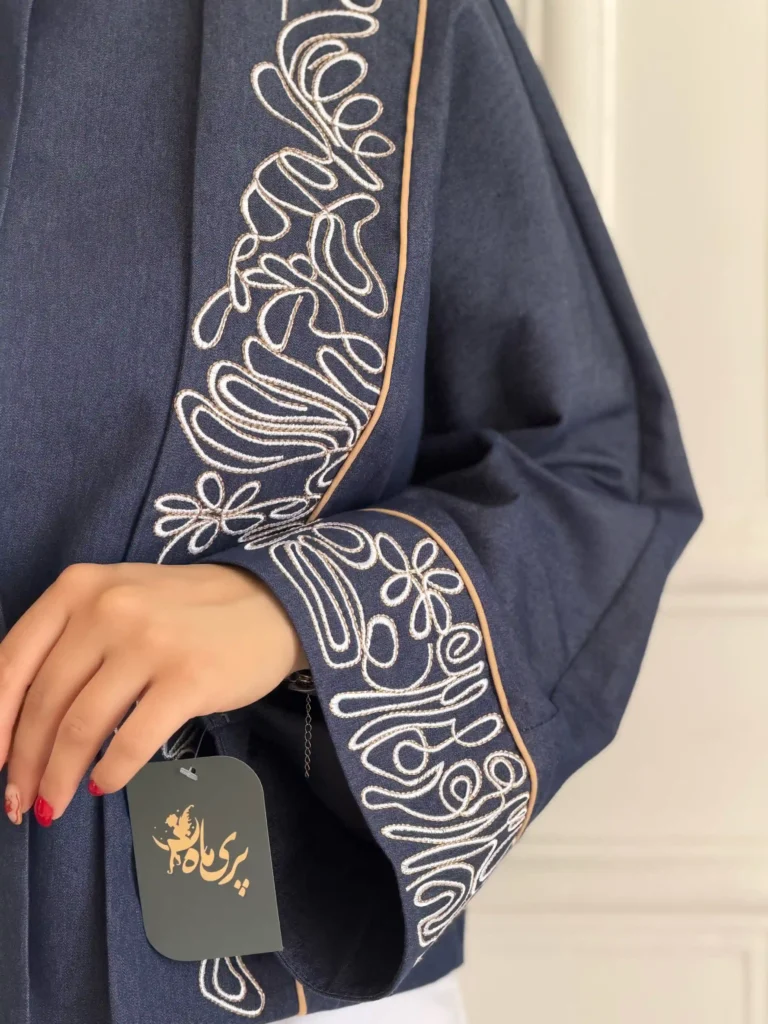 طراحی زیبا با جزئیات گلدوزی چشم‌نواز