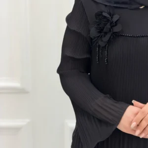 پیراهن تمام پلیسه نمای نزدیک