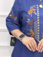 شومیز نخی پنبه‌ای با گلدوزی ابریشمی، سبک و مناسب استایل روزانه